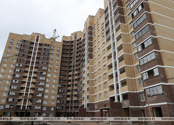 РЕПОРТАЖ: Нетиповой жилстрой в Витебске - кто за него берется и что из этого получается