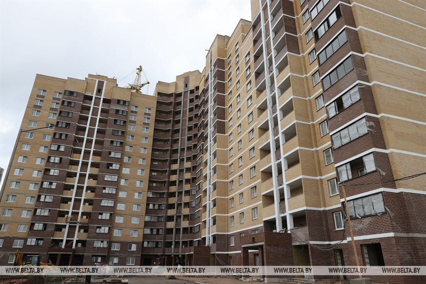 РЕПОРТАЖ: Нетиповой жилстрой в Витебске - кто за него берется и что из этого получается