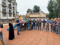 «Наши люди — наша гордость»: генеральный директор ОАО «Жилстрой» лично поздравил строителей с праздником.