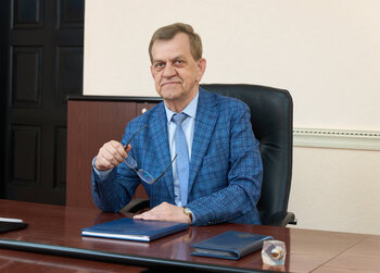 Генеральный директор ОАО «Жилстрой» Литвинов Александр Викторович поздравил работников ОАО «Жилстрой» с профессиональным праздником